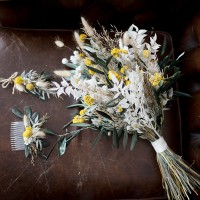 Trockenblumen Haarkamm Braut Trauzeugin | Mediterrane | weiss-gelb-gruen | Olive-Craspedia-Trommelschlegel-Ruskus_Lagurus-1