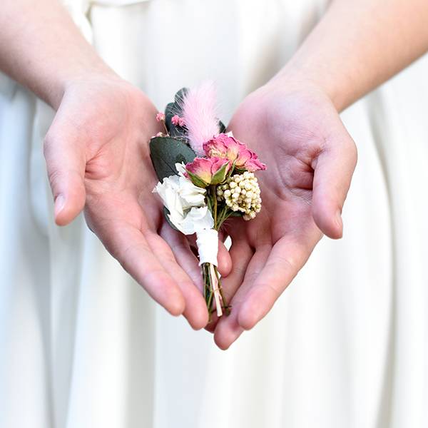 Trockenblumen Anstecker Bräutigam | Hochzeit | Zarte Liebe | weiss-rosa-pink-grün | Eukalyptus, Rosen, Hortensie