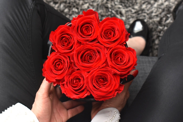 Rosenbox mit Infinity Rosen Luxuriöse Herz Flowerbox haltbares Geschenk 